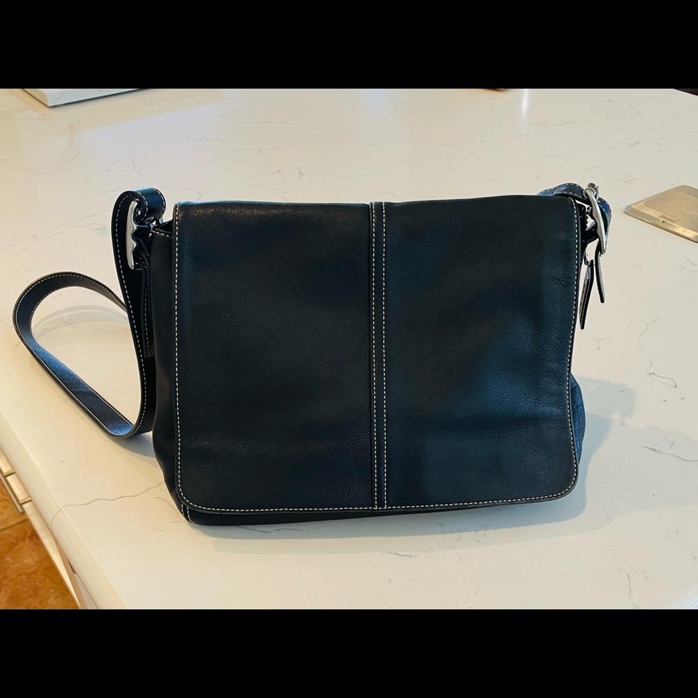 Vintage crossbody bag.